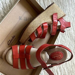 Clark’s Caslynn Harp Platform Sandles, size 7.5 M